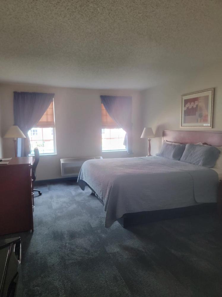 King Room with Pool View interior